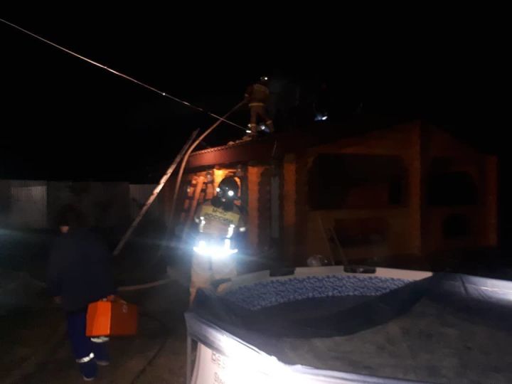 Ночью пожарные потушили возгорание в кукморской деревне