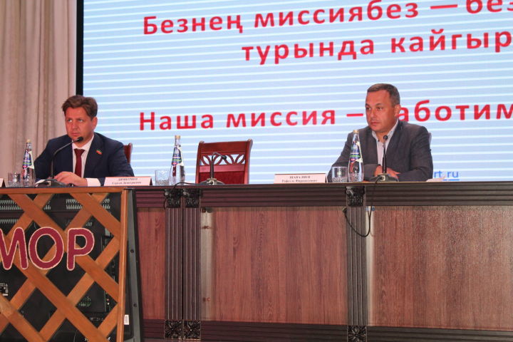 Вакцинация от COVID, выявление болезни на ранних стадиях: главврач РКБ и депутат Госсовета РТ ответили на вопросы кукморян