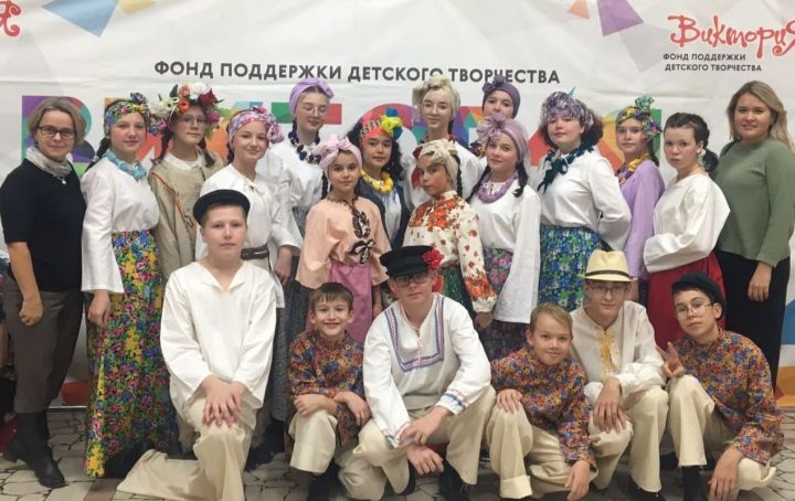 Кукморский коллектив «Сказка» занял первое место в Международном фестивале-конкурсе искусств «Изумрудный дождь»