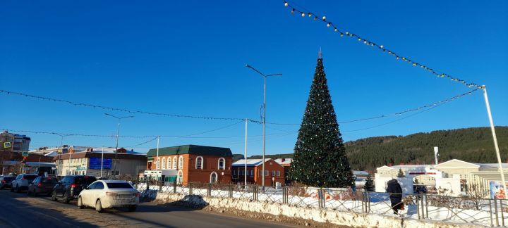 Кукмарада төп чыршыны ачу инде бу шимбәдә була