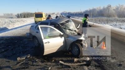 В Татарстане в результате лобового столкновения двух авто погиб один из водителей