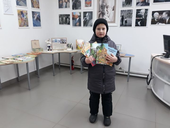 Кукморяне присоединились к акции «Книги – Донбассу»