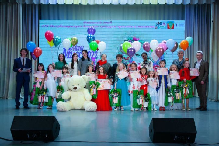 Кукмарадан 12 кызчык «Мини-мисс Татарстан» конкурсының район турында көч сынашты