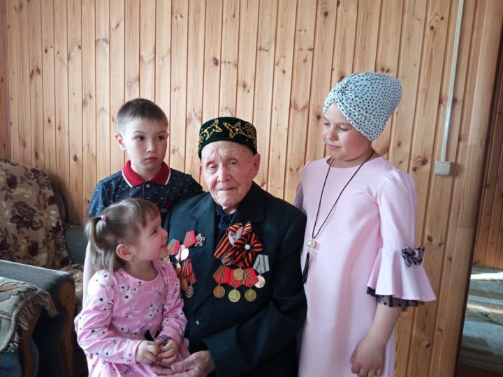 Долгожданный День Победы уроженец деревни Сардекбаш Бурхан Саляхутдинов встретил в Смоленске