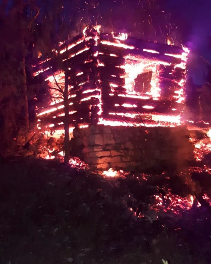 В Кукморском районе сгорел садовый домик