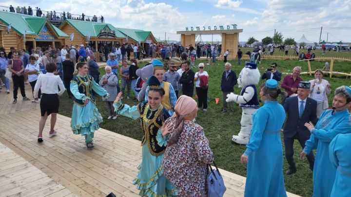 На Сабантуе в Аксеново испекли кукморские блины