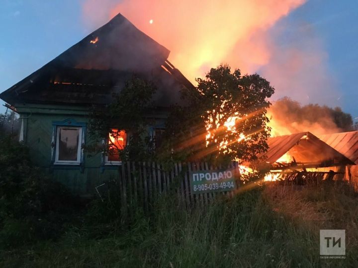 В Татарстане в ночном пожаре погибли двое мужчин