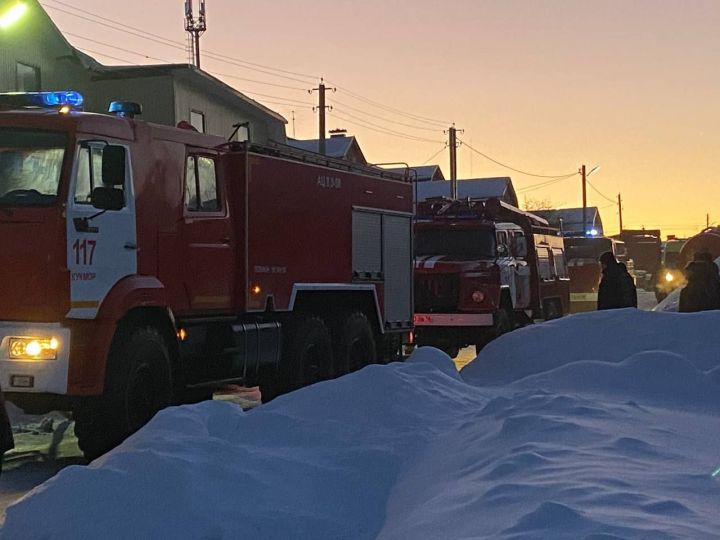 В Кукморе загорелась баня