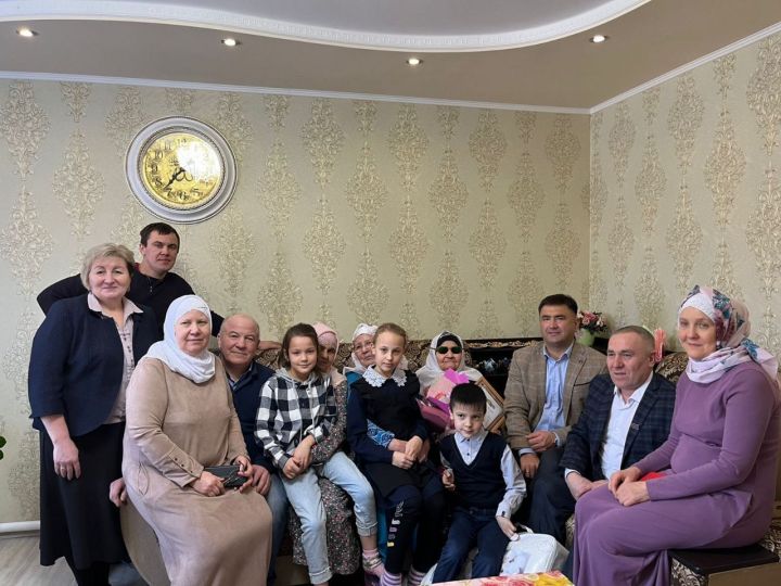 Жительница деревни Туембаш Миннур Гумерова отмечает 90-летие
