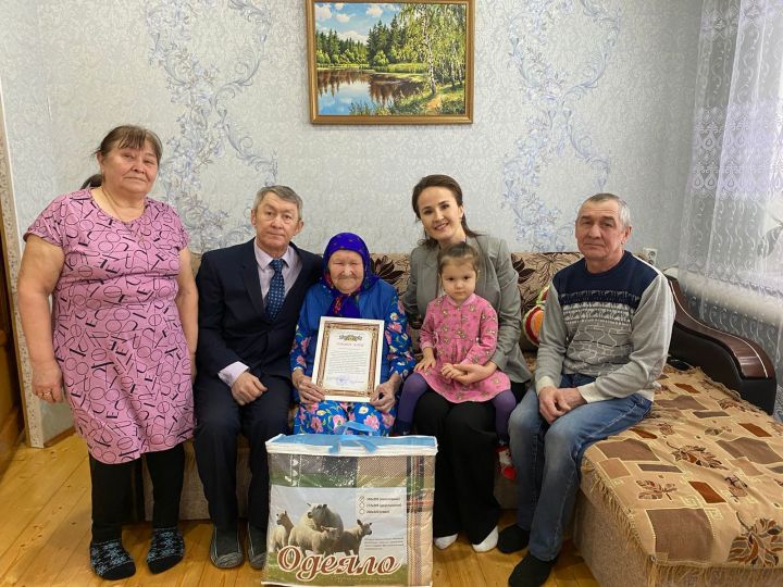 Ветеран труда Чачабей Картошкина из деревни Нижний Кумор отметила 90-летие