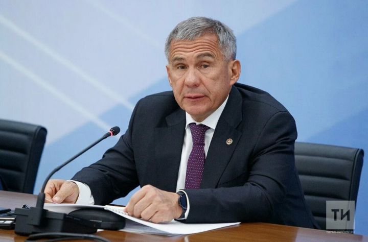 Рустам Минниханов подписал закон о внесении изменений в Конституцию Татарстана