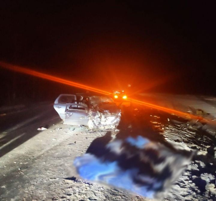 В Татарстане в столкновении двух авто погибло четыре человека
