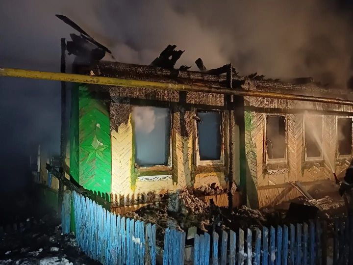 В Кукморском районе сгорел дом
