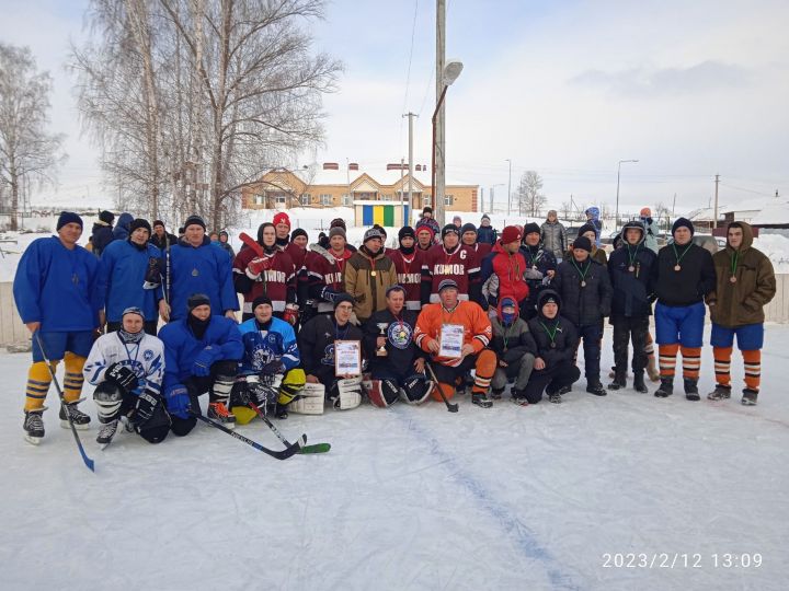 В  Среднекуморском сельском поселении прошел турнир по хоккею