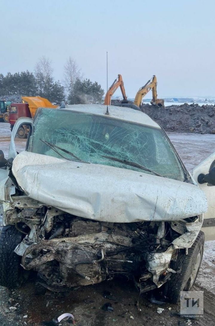 В Татарстане в массовом ДТП один человек погиб и один пострадал