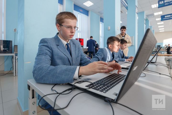 Татарстанские школьники смогут выиграть поездку в летний лагерь за победу в «Марафоне Первых»