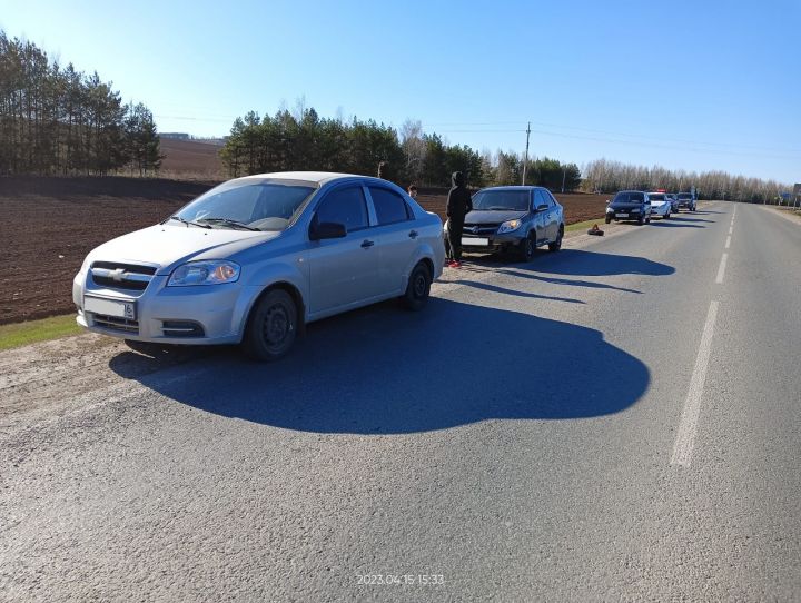 Несоблюдение безопасного бокового интервала стало причиной ДТП на трассе в Кукморском районе