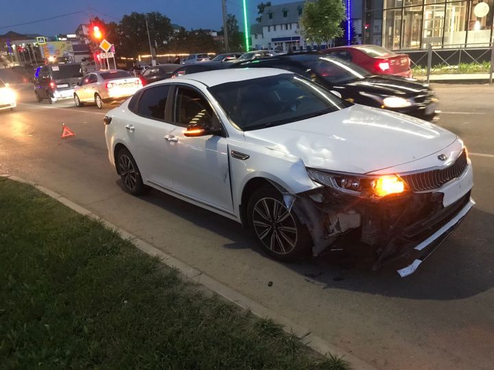 Кукмарада яшь велосипедчы светофорның кызыл утына чыккан һәм чит ил автомобиле тәгәрмәче астына эләккән