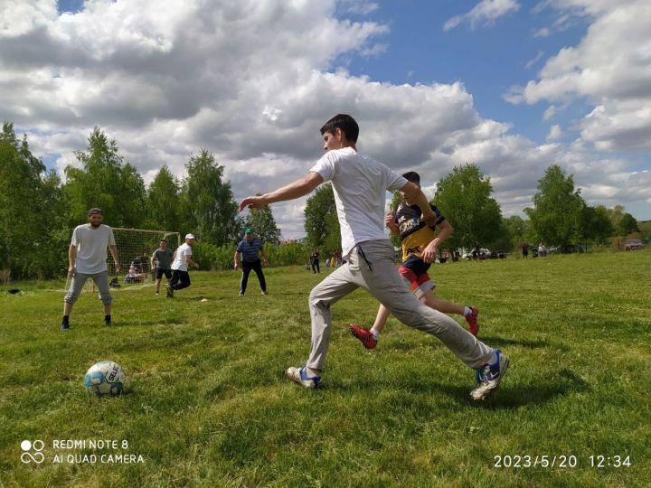 В деревне Большой Кукмор состоялся футбольный турнир среди уличных команд памяти Динара Хафизова