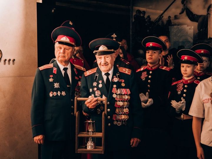 В Казани участнику ВОВ Алексею Комлеву передали «Огонь памяти»