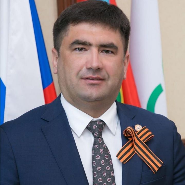Сергей Димитриев поздравил жителей и гостей Кукморского района с Днем Победы