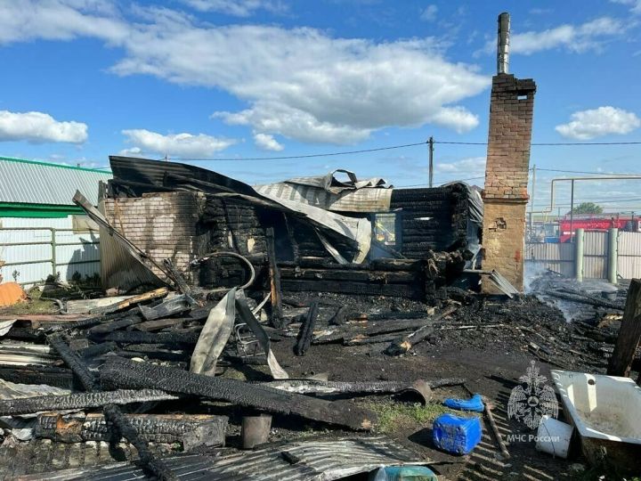 В Татарстане на пожаре погибло семь человек