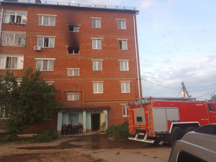 Из пятиэтажного дома в Кукморе эвакуировали 14 человек из-за задымления в подъезде
