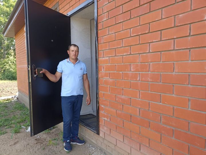 Молодому специалисту построили дом в деревне Арпаяз Кукморского района по госпрограмме