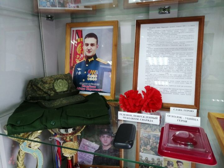 Махсус хәрби операция барышында һәлак булган Айнур Измайлов истәлегенә Кукмараның 3нче урта мәктәбендә музей почмагы булдырылды