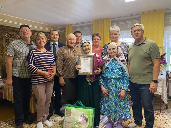 Жительнице деревни Нырты Сание Фаттаховой исполнилось 90 лет