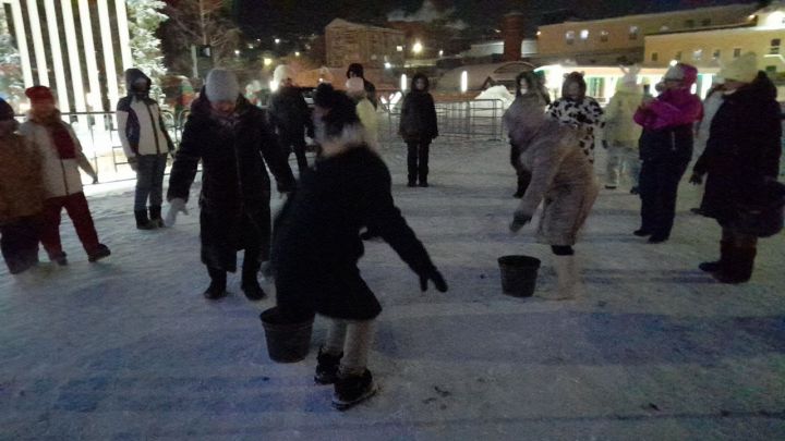 На Комсомольской площади Кукмора прошли вечерние гуляния