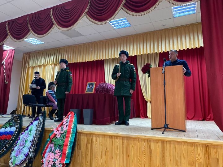 Кукморский район простился с героем