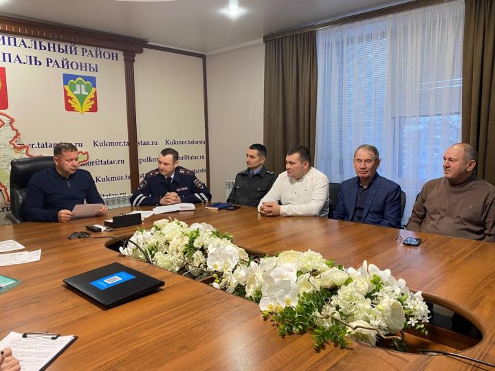 В Кукморе комиссия по БДД обсудила вопросы содержания дорог и состояния аварийности на дорогах