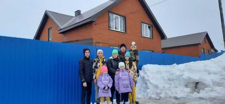 Руководитель хозяйства «Урал» Кукморского района платит до миллиона рублей семьям, которые живут и работают в их поселении