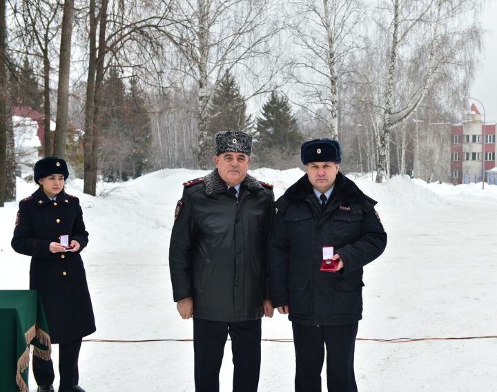 Подполковник полиции Рамазан Мамлеев из Кукмора награжден памятным нагрудным знаком «Почетный сотрудник МВД по Республике Татарстан»