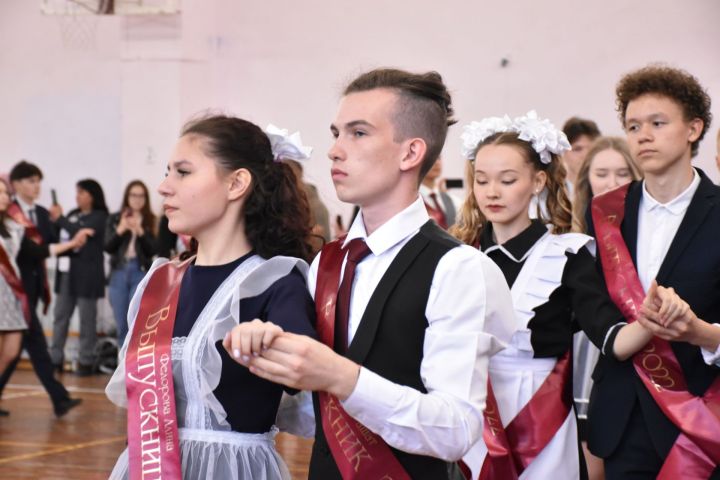 Названы даты последних звонков и выпускных вечеров в Татарстане
