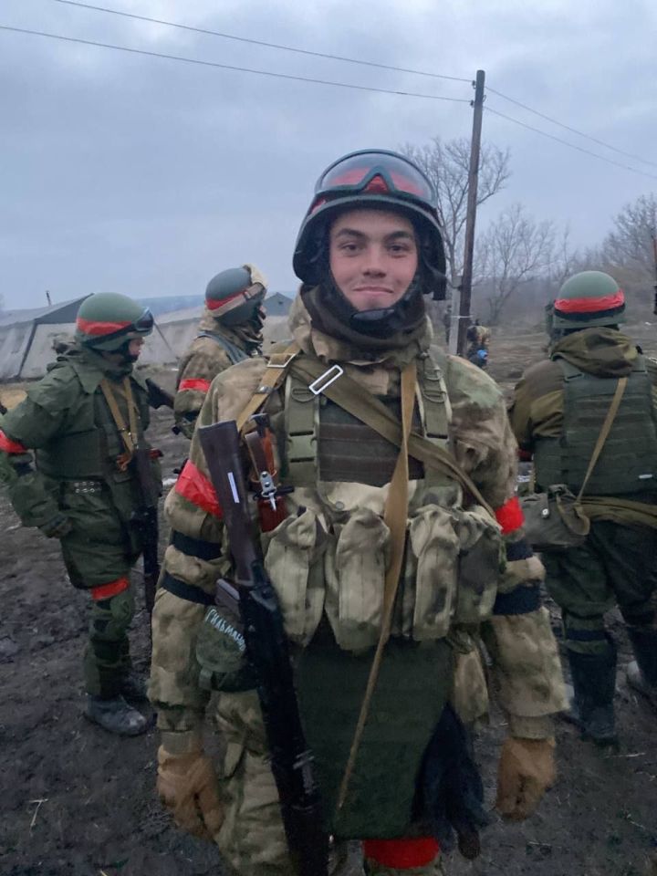 Нияз Гильманов, погибший в зоне СВО: Нам здесь медаль не нужна, пусть вручают маме