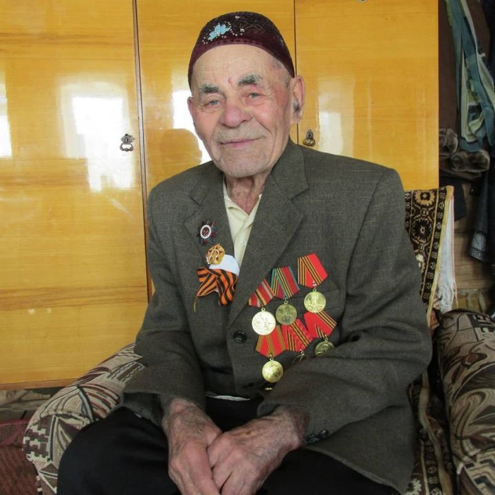 Чулпан Назмиева из Кукмора в рамках акции #МойГеройМояСемья рассказала о воевавшем на фронте дедушке