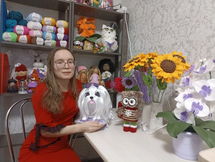 Мастерица из Кукмора Алия Садрутдинова создает мягкие игрушки, цветы, ночники