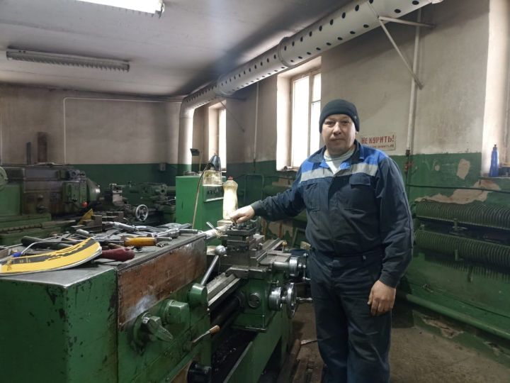 Токарь булып эшләүче Павел Данилов: Бер миллиметрга гына ялгышсаң да, тиешле нәтиҗәгә ирешә алмыйсың