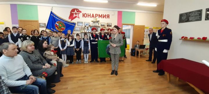 В Чарлинской школе Кукморского района открыли мемориальную доску в память о Герое СВО