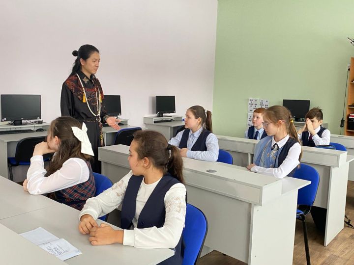 Кукмараның күппрофильле лицеенда кытай телен өйрәнәләр