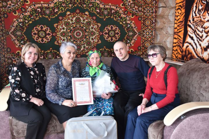 Княгор авылында яшәүче Исмаева Евдокия Макаровна 90 яшьлек юбилеен каршылады