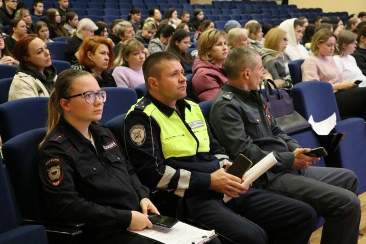 В Татарстане в школах проходят уроки о правилах дорожной безопасности