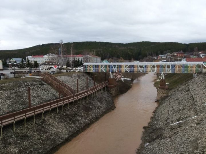 В Кукморском районе ожидается мокрый снег, сильный ветер и гололедица на дорогах