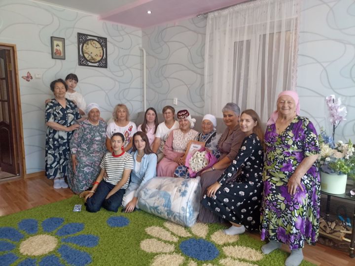 90-летняя Нурфига Хусаинова из Кукмора: «Я очень счастливая бабушка»