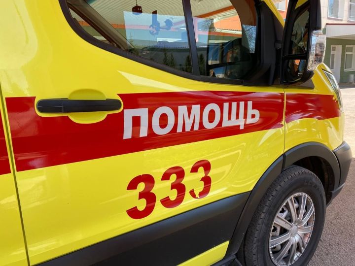 В Кукморе убило током подростка, перелезавшего через вагоны, его приятель в больнице