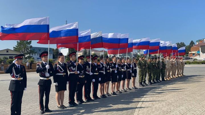 «Флаг страны — моя гордость»: тематическое мероприятие пройдет в Кукморе в День флага России