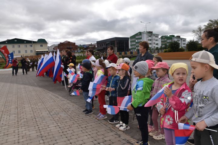 В Кукморе отметили День Флага России