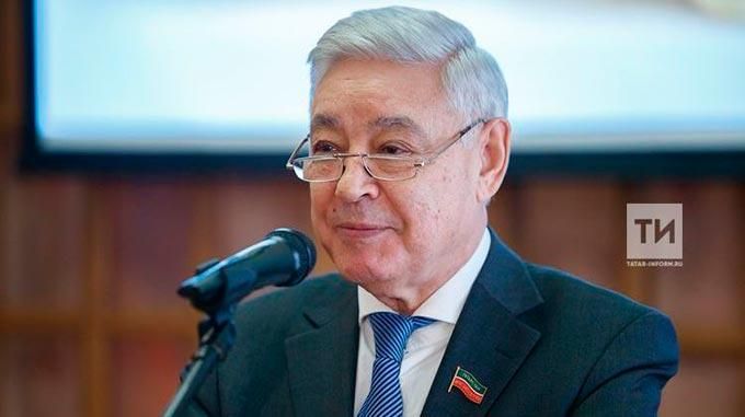 Фарид Мухаметшин поздравил татарстанцев с Днем государственного флага Российской Федерации